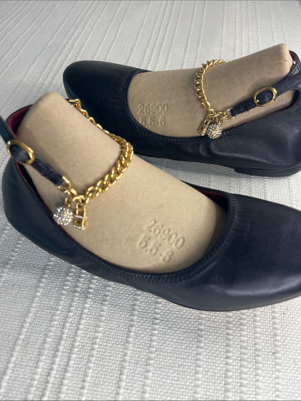 kate spade Black Leather New York Crush Flats with Gold chain & charms, sz 7.5B